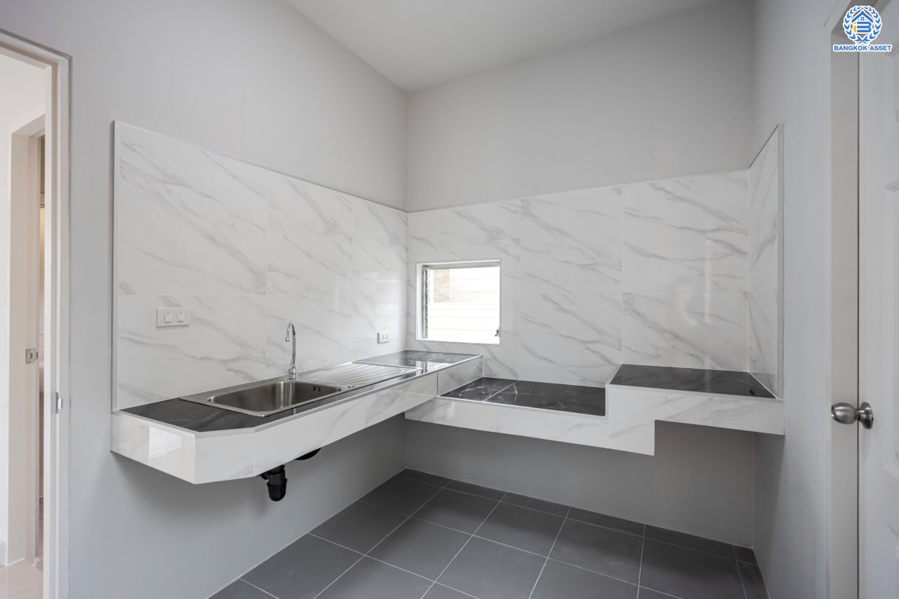 บ้านมือสองตกแต่งใหม่ แบรนด์ LH ม.ชัยพฤกษ์ เพชรเกษม81 พร้อมรองรับทุกความสุข บนเนื้อที่ 50.3 ตร.ว. ฟังก์ชัน 3 ห้องนอน 2 ห้องน้ำ 2 ที่จอด บนทำเลใกล้ The Mall บางแค รถไฟฟ้า "สถานีหลักสอง" ทางด่วน "พระราม2" และเชื่อมสู่ ถ.พุทธมณฑลสาย4 เพียง 5 นาที*